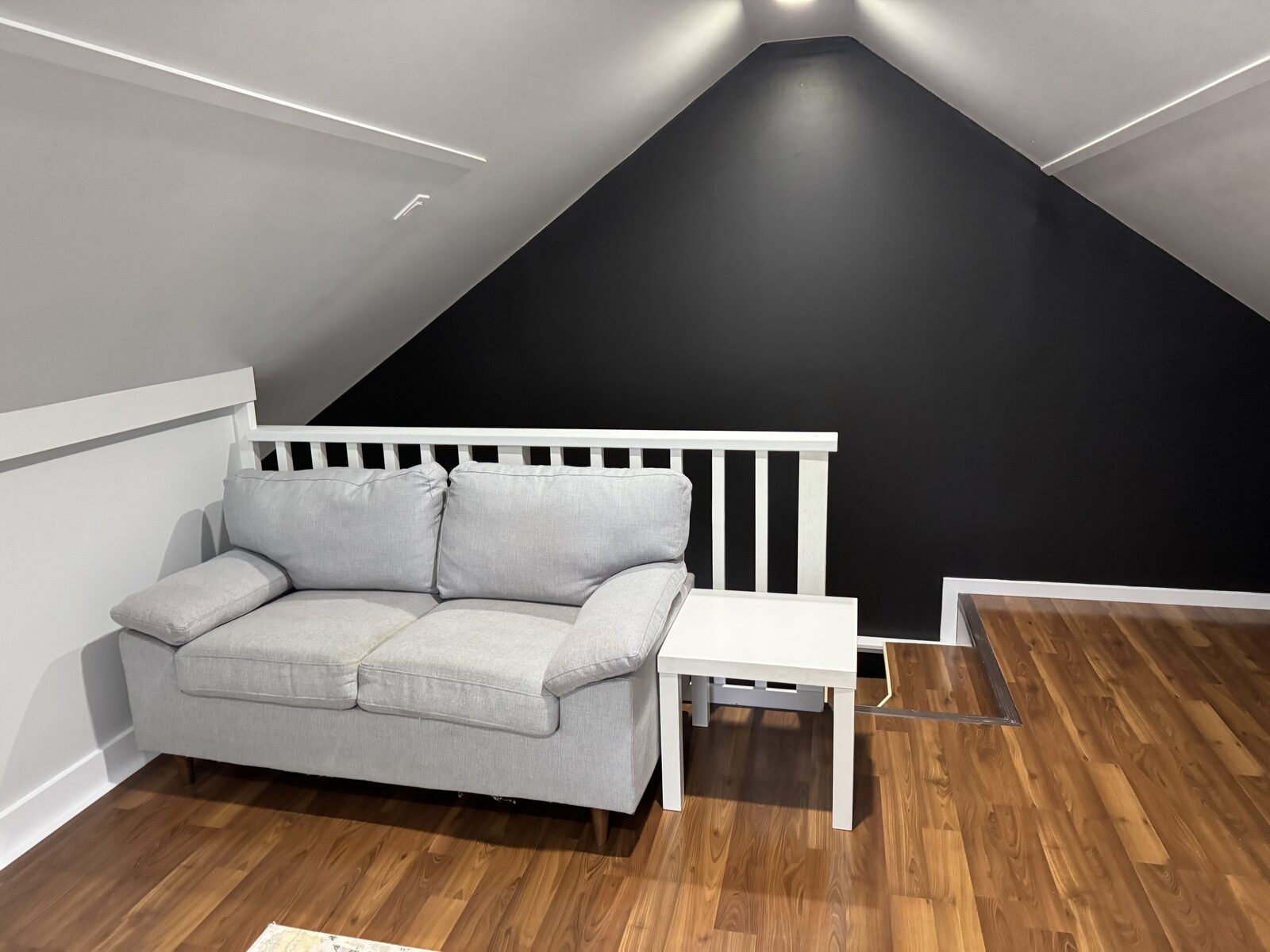 Upper level sitting nook with accent wall